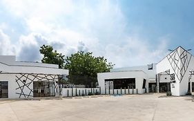 D' La Torre Hotel